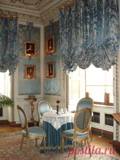 The Blue Boudoir Warwick Castle (Richard A. Higgins Photography)  |  Pinterest • Всемирный каталог идей