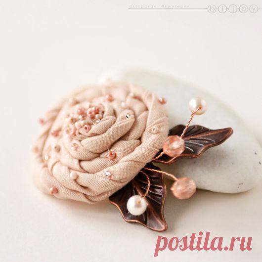 Купить Брошь роза «Чайная» - бежевый, персиковый, персиковая брошь, чайная роза