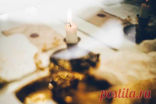 Магическое пламя свечей, чарующий дым, белоснежная палитра и таинственная атмосфера. Посмотреть продолжение истории: