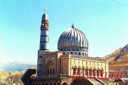 Мой родной город!!!
Живи как умеешь...@

Считается Одной из саамых красивейших Мечетей в центральной Азии.
Не обычная архитектура, в национальном стиле.
И это в моем городе. Нарын...@