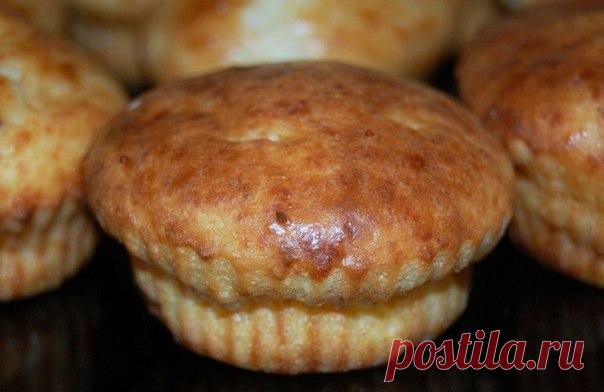 КЕКСЫ С ПЛАВЛЕНЫМ СЫРКОМ
