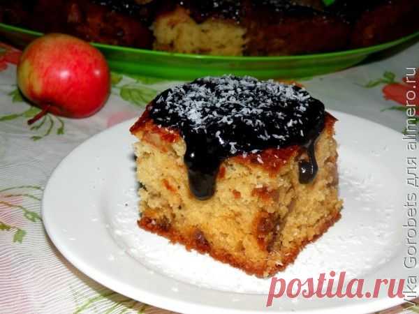 Фруктовое пирожное с яблоками и изюмом