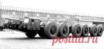 Белорусская «Целина». Неизвестный проект МАЗ-7904 В Советском Союзе за разработку тяжелой многоосной техники военного назначения отвечала Белоруссия. Именно в Минске в 1954 году при Минском автомобильном заводе (МАЗ) было образовано специальное КБ по разработке многоосной автомобильной техники высокой проходимости для нужд военных и гражданского...