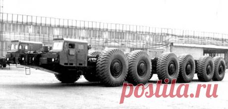 Белорусская «Целина». Неизвестный проект МАЗ-7904 В Советском Союзе за разработку тяжелой многоосной техники военного назначения отвечала Белоруссия. Именно в Минске в 1954 году при Минском автомобильном заводе (МАЗ) было образовано специальное КБ по разработке многоосной автомобильной техники высокой проходимости для нужд военных и гражданского...