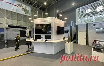 Михайловская военная артиллерийская академия представила систему обучения с VR-тренажерами. По словам начальника отдела организации научной работы и подготовки научно-педагогических кадров Михайловской военной артиллерийской академии подполковника Сергея Шадрина, система стала совместной разработкой преподавателей, курсантов и представителей промышленности