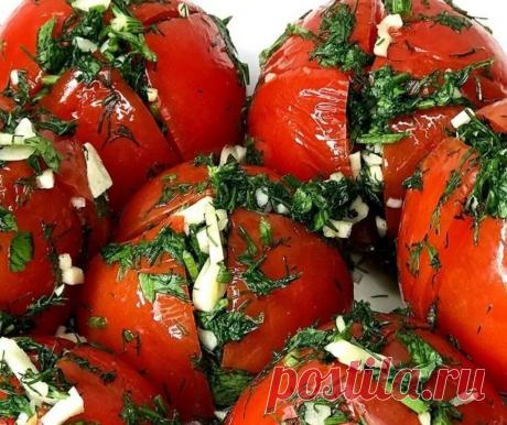 Маринованные помидоры «Улетные» с медом, чесноком и зеленью: очень быстрые - всего за сутки  😉
Ингредиенты:
Помидоры черри (мелкие) — 250 г Чеснок — 4 зубчика Перец чили — 1 шт.
Укроп — 1 пучок Лавровый лист — 2 шт.
Вода — 100 мл Сахар — 0,5 ч. л. Соль — 0,5 ст. л. Мед — 50 г Уксус винный — 25 мл Горчица — по вкусу
Приготовление:
1. Для маринада (на 1 банку): смешайте воду, мед, уксус, соль, горчицу, измельченный лавровый лист и перец чили.
Доведите до кипения и подержите на огне еще в течение…