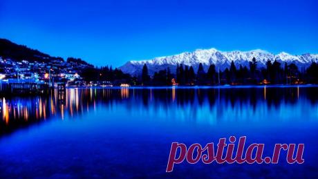 Темно-синие сумерки на озере - картинка на рабочий стол  на fon-stola.com