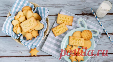 Вкусное песочное печенье - ПУТЕШЕСТВУЙ ПО САЙТУ. Вкусное песочное печенье идеально подходит для тихого вечернего чаепития или семейного просмотра интересного фильма. Ничего особенного, однако оно действительно ассоциируется с домашним уютом, теплом, комфортом. Да и хозяйке не придется слишком напрягаться: рецепт печенья очень прост, с ним справятся даже начинающие кулинары. Кстати, если тесто получается слишком мягким, не торопитесь …