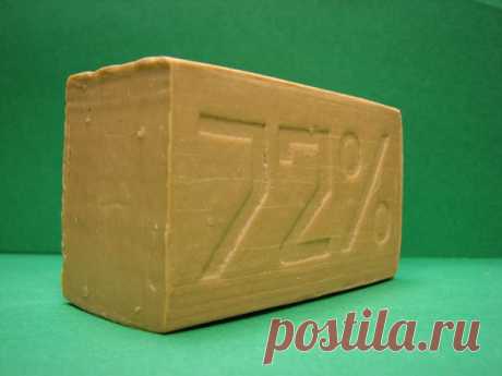 ХОЗЯЙСТВЕННОЕ МЫЛО! РЕЦЕПТЫ ЗДОРОВЬЯ! 

Коричневые брусочки хозяйственного мыла у большинства из нас ассоциируются с временами тотального дефицита. Однако и сейчас это средство даст фору передовым новинкам бытовой химии. Что там говорить: хозяйственное мыло при копеечной стоимости — просто незаменимый продукт! Судите сами. 

• Если смазать хозяйственным мылом мелкие царапины, порезы и ранки, то можно значительно снизить риск инфекции и ускорить заживление. 

• Во избежание...