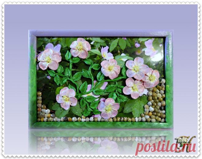 Картина ,,Шиповник" Выполнена из солёного теста...размещена на на фотографии шиповника с добавлением натуральных ракушек.