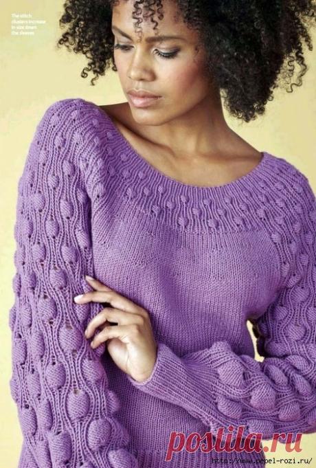 Сиреневый женский джемпер спицами с узором "Ягодки"