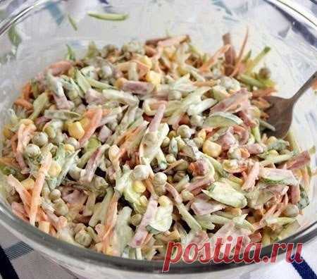 ​Французский салат Французский салат- быстрее быть не может! Ингредиенты:Морковь - 2 шт. Колбаса - 200 гр. Марин. огурцы - 4 шт. Консерв. горох - 1 б.  Консер. кукуруза - 1 б.  Огурцы - 4 шт.  Майонез - 200 гр.  Соль - по...