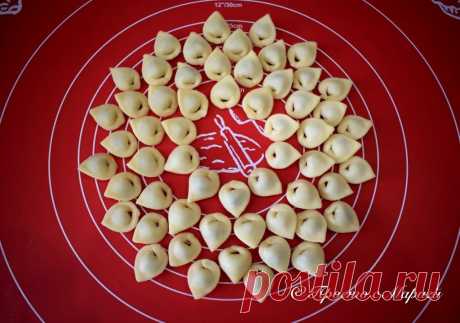 Как красиво и быстро налепить маленькие пельмешки необычной формы | Рекомендательная система Пульс Mail.ru