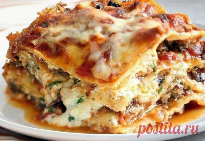 ​Ленивая лазанья, очень просто и вкусно! Ингредиенты:
Фарш куриный - 500 гр. 2 луковицы 500 гр. свежих грибов Лаваш (тонкий) Молоко - 1 ст. 1 ст.л. муки Сыр нежирныйПриготовление:
Грибы обжариваем с луком, мясной фарш солим перчим, в форму для запекания и выкладываем слоями: лаваш, фарш,...