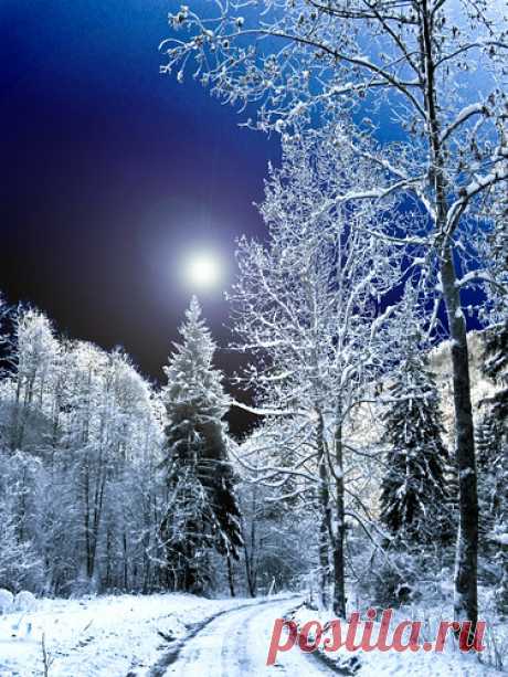 Lunar walk | lunar walk lightly under the blue moon shining … | Flickr