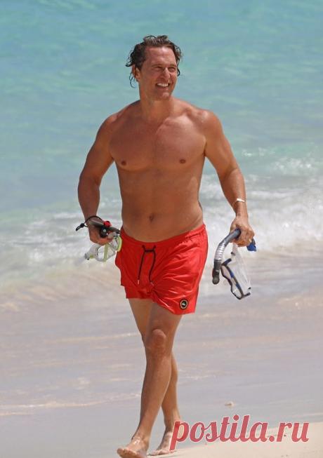 Мужній Меттью МакКонахі на Гавайських островах.