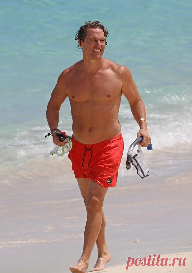 Мужній Меттью МакКонахі на Гавайських островах.