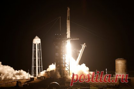 SpaceX несколько раз подряд не смогла запустить Falcon 9. Компания SpaceX в среду, 13 декабря, несколько раз подряд не смогла запустить с базы Космических сил США на мысе Канаверал во Флориде тяжелую ракету Falcon 9 с 23 спутниками системы Starlink. На это обратил внимание «Интерфакс». Обратный отсчет останавливался четыре раза.