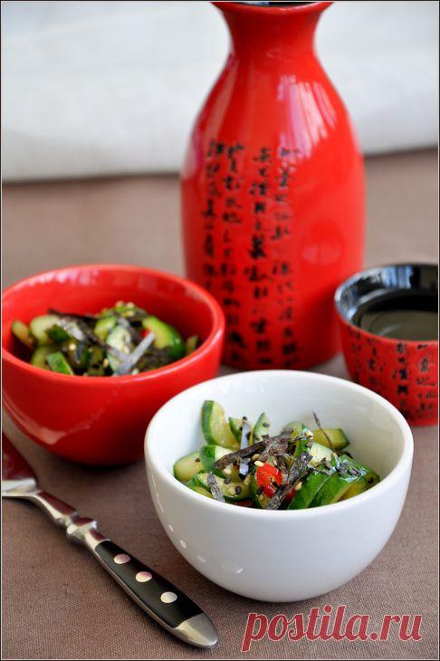 Закуска-салат из быстрых малосольных огурчиков в восточном стиле. Рецепт c фото, мы подскажем, как приготовить!