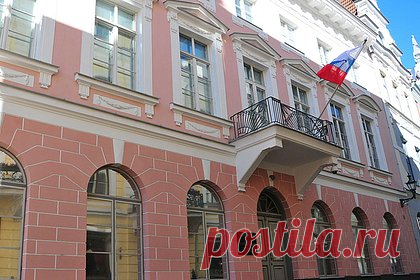 В посольстве объяснили причину вызова российского дипломата в МИД Эс ...