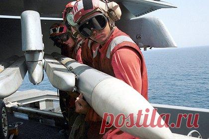 Военный эксперт оценил новое вооружение США для Украины. Вооруженные силы Украины (ВСУ) смогут запускать зенитные ракеты Sea Sparrow с радиолокационной наводкой только с суши. «Украинцы будут запускать эти ракеты с суши, с моря им просто неоткуда это сделать», — заявил военный эксперт, капитана первого ранга запаса Василий Дандыкин.