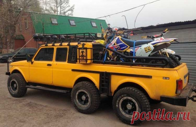 Автосамоделка Нива с колесной формулой 6х6: фото, описание + видео Полноприводная Нива с колесной формулой 6х6, построенная умельцами на базе серийной ВАЗ-2329. На машину установлен двигатель мощностью 170 лошадиных сил и механическая коробка от «Газели». Модернизированная «Нива» 6×6 располагает полным приводом на три оси, блокировками дифференциалов и гидроусилителем руля.