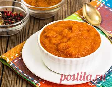 Морковная икра: рецепт на зиму, как сделать через мясорубку с томатной пастой, овощами, манкой, яблоком и кабачками