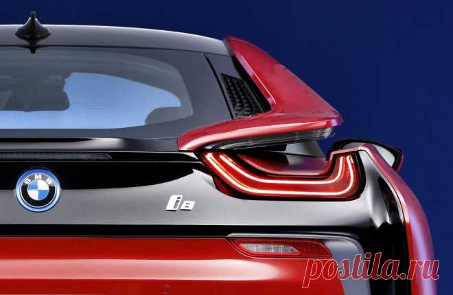 BMW i8 Protonic Red Edition