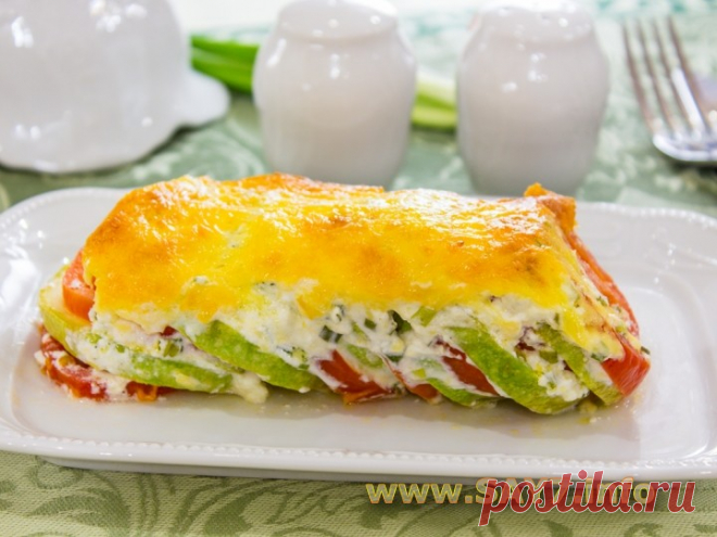 Кабачки с помидорами под сметанным соусом и сыром