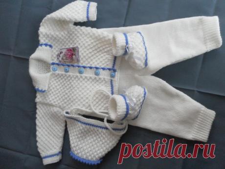 комплект для малыша связан из очень мягкой детской пряжи новинка