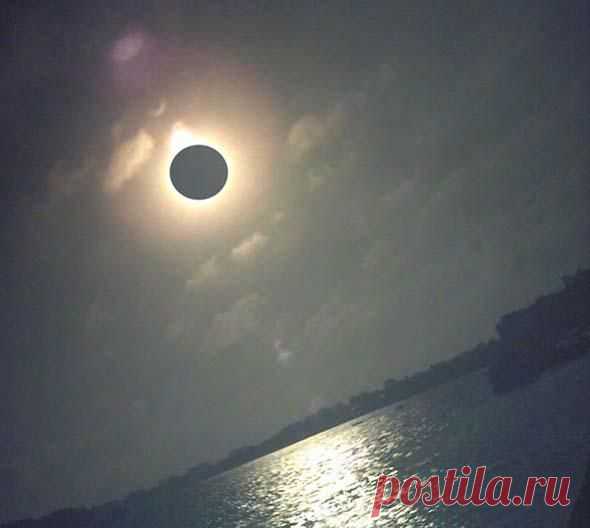 Солнце ,,выплюнуло,,гигантский сгусток плазмы