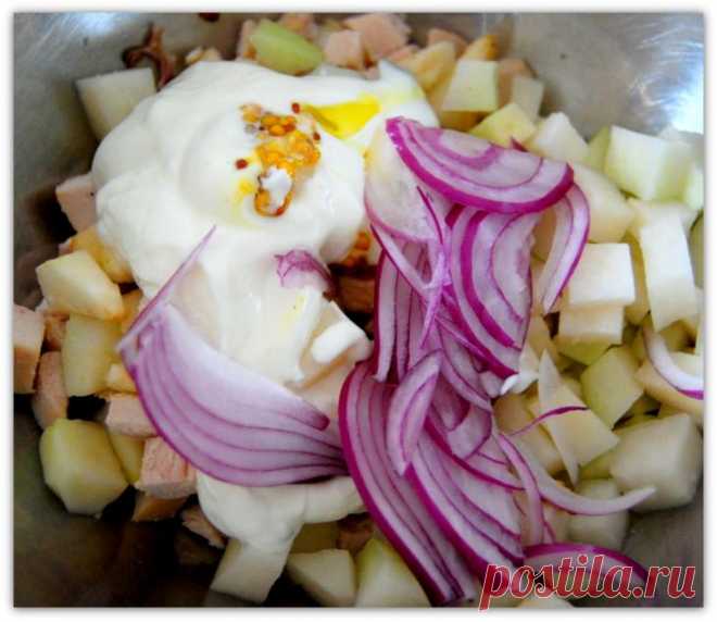 Яблочный салат с куриной грудкой