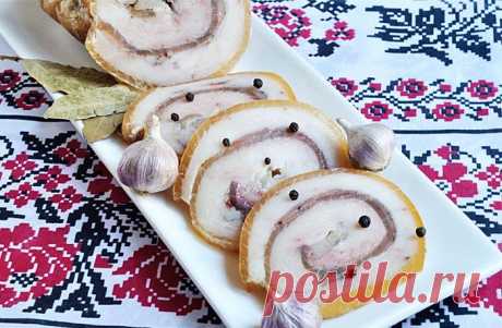 Безумно вкусный вареный рулет из тонкого сала
