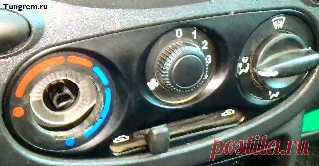 Снятие центральной накладки панели приборов Lada Kalina
Для процесса снятия накладки на Калине нам понадобится крестовая отвертка, запас времени и много терпения как говорится терпение, и труд всё перетрут. Процесс сразу можно отметить не из самых лёгких.