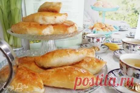 Хрустящие пирожки с мясом по рецепту Юлии Высоцкой. Ингредиенты: тесто слоеное бездрожжевое, яйца куриные, мука