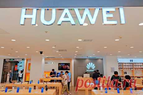 Продажи смартфонов Huawei рухнули. Продажи смартфонов Huawei рухнули в 2021 году на фоне санкций США. Журналисты ссылаются на отчет аналитической компании Omdia, согласно которому поставки смартфонов Huawei в 2021 году резко снизились на 81,6 процентов по сравнению с годом ранее. Компания реализовала около 35 миллионов единиц.