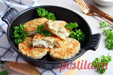 Рыбные котлеты из минтая Котлеты из минтая, нежные и сочные, а все потому, что готовятся они с творогом и подаются со специальным соусом. Уверены, попробовав однажды, этот рецепт приготовления рыбных котлет, вы повторите еще...