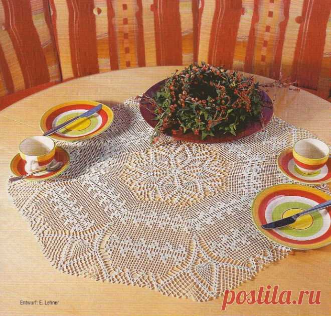 Вязаная крючком салфетка