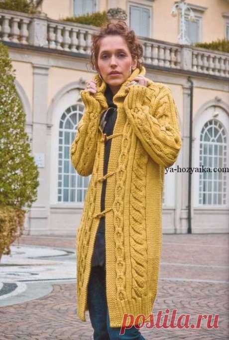 Желтое пальто от Zara. Модное пальто спицами с капюшоном
