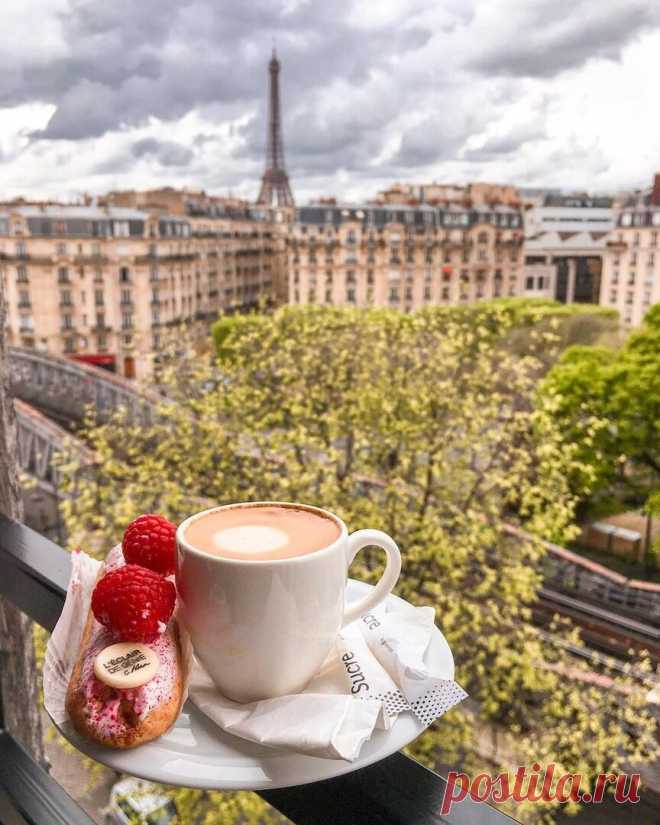 Доброе утро! Себя надо любить и хвалить. Не поручать же такое ответственное дело чужим людям.
Макс Фрай. Простые волшебные вещи