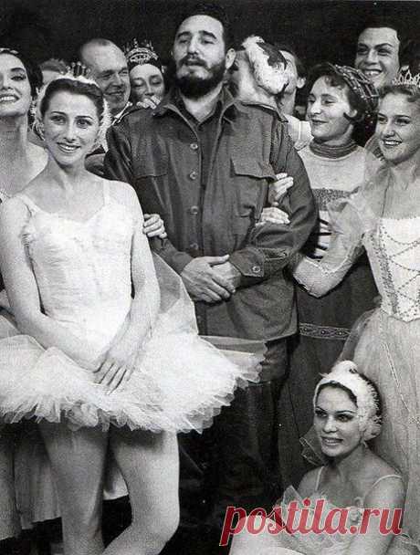 Фидель Кастро с артистами Большого театра, Москва, 1963 г. / Историческая справка