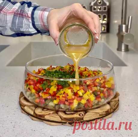 Можно съесть за раз целый таз: быстрый салат к рыбе, мясу, да и просто так