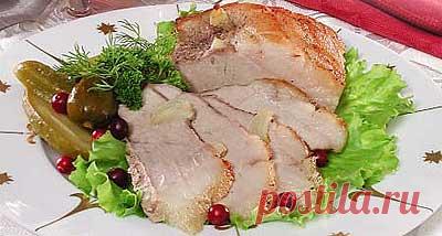 Горячая буженина 


Мы так привыкли видеть буженину в мясном отделе супермаркета, что уже почти позабыли, как ее готовить дома. А ведь нет ничего проще: нашпиговали, приправили и все – дальнейшее за вас сделает духовк…