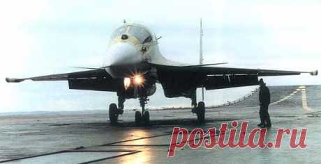 Су-33УБ (широко использовался также индекс Су-27КУБ) — палубный двухместный учебно-боевой истребитель, модификация Су-33(27К).

Самолет выделяет среди других уникальная для истребителя схема расположения экипажа — плечом к плечу, а не один за другим. Это роднит палубный истребитель с сухопутным бомбардировщиком Су-34. Компоновка кабины и закабинного отсека очень схожа с ним, отличается только классическим, круглым в сечении обтекателем БРЛС.