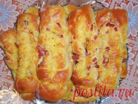 шеф-повар Одноклассники: Булочки с полукопчёной колбаской и сыром.