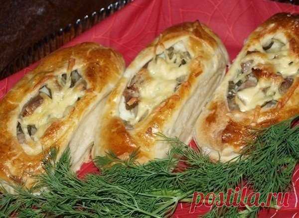 Как приготовить лодочки из слоеного теста с картофелем, мясом и огурчиками - рецепт, ингредиенты и фотографии