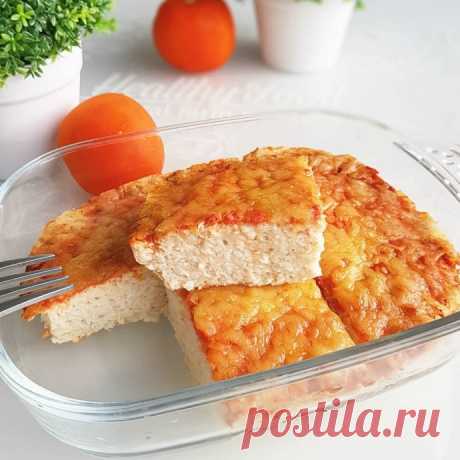 ​Куриная запеканка с кабачком Ингредиенты:Сырая куриная грудка &mdash; 250 гКабачок в очищенном виде &mdash; 200 г&nbsp;Крупное яйцо &mdash; 1 шт.&nbsp;Рисовая мука (если очень хорошо отожмете кабачок, не добавляйте) &mdash; 1 ст.&nbsp; л.&nbsp;Соль&nbsp;&mdash; по вкусу&nbsp;Специи &mdash; по вкусуДля...