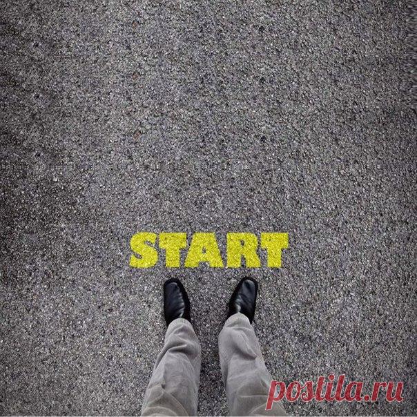 Начало привычки подобно невидимой нити. Каждый раз, когда вы повторяете действие, вы укрепляете нить. С каждым повторением вы добавляете еще один волосок до тех пор, пока нить не превратиться в мощный канат и не привяжет вас безвозвратно к каждой мысли и действию. 

Сначала вы создаете привычки, затем они формируют вас. Ваши мысли ведут вас к целям. Ваши цели всегда проявляются в действиях...