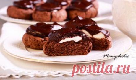 Шоколадное печенье сюрприз Шоколадное печенье, маршмеллоу сверху спрятано под шоколадным кремом, кто любит шоколад и маршмеллоу оценит такой десерт :) Рецепт: Martha Stewart's Cookies - 1+3\4 чашки муки - 3\4 чашки какао - 1\2 ч.л. соды - 1\2 ч.л. соли - 1\2 чашки масла - 1 чашка сахара (у меня 1\2) - 1 крупное яйцо - 1\2…