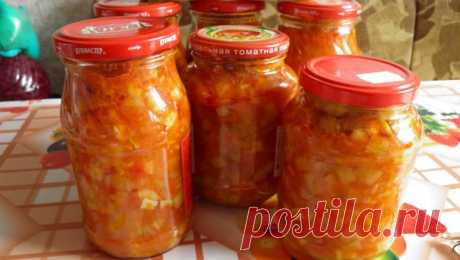 Салат из кабачков "Анкл Бенс".Очень вкусный салат.

Ирина Рукина(Крушельницкая) 

На 2 кг. кабачков(порезать кубиками), по 1 стакану сахара, раст.масла и томатной пасты, 1ст. л. соли. Всё перемешать и на огонь, и тушить 7-10 мин. Затем: берём по 4 шт.-болгарского перца(режим кубикам 
морковь (трём на тёрке), лук(полукольцами). Всё это добавляем постепенно через каждые 7-10 минут.В самую последнюю очередь добавляем порезанные 4 помидора. Затем пробуем, если нужно то добавит...